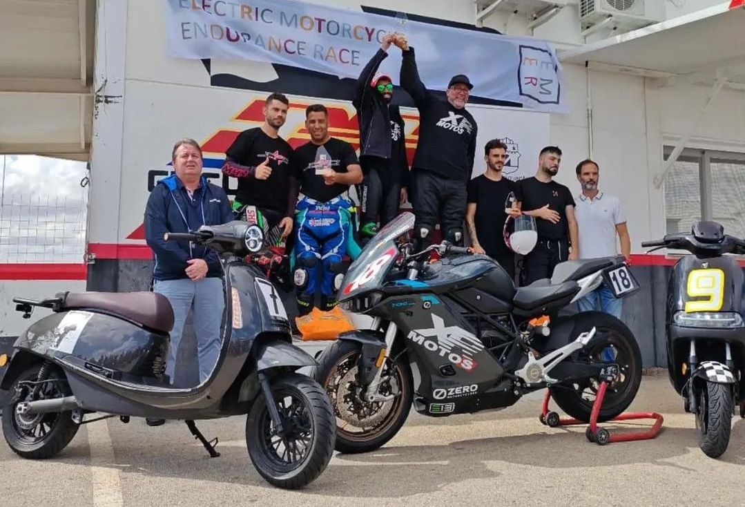 Jcadi motos eléctricas carrera España.jpg